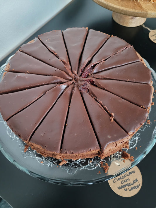 Torta al cioccolato con marmellata di lamponi e glassa al cioccolato 12 pax